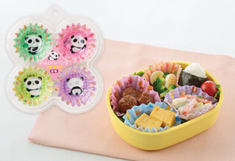 カラフルなデザインのカップで、 お弁当を華やかに。